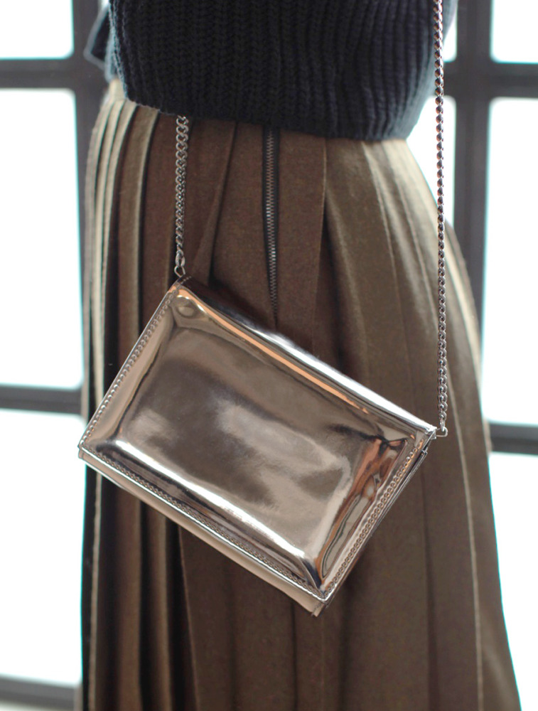メタルチェーンショルダーバッグ