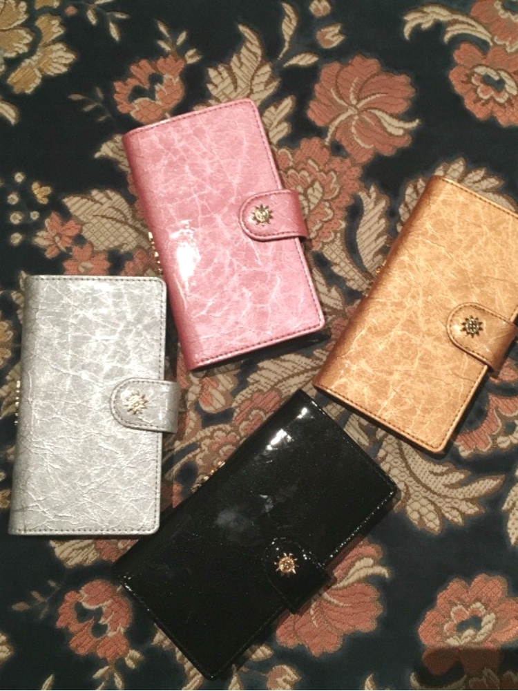 EVRIS≪6/6S 対応≫エンボスエナメルiPhoneケース